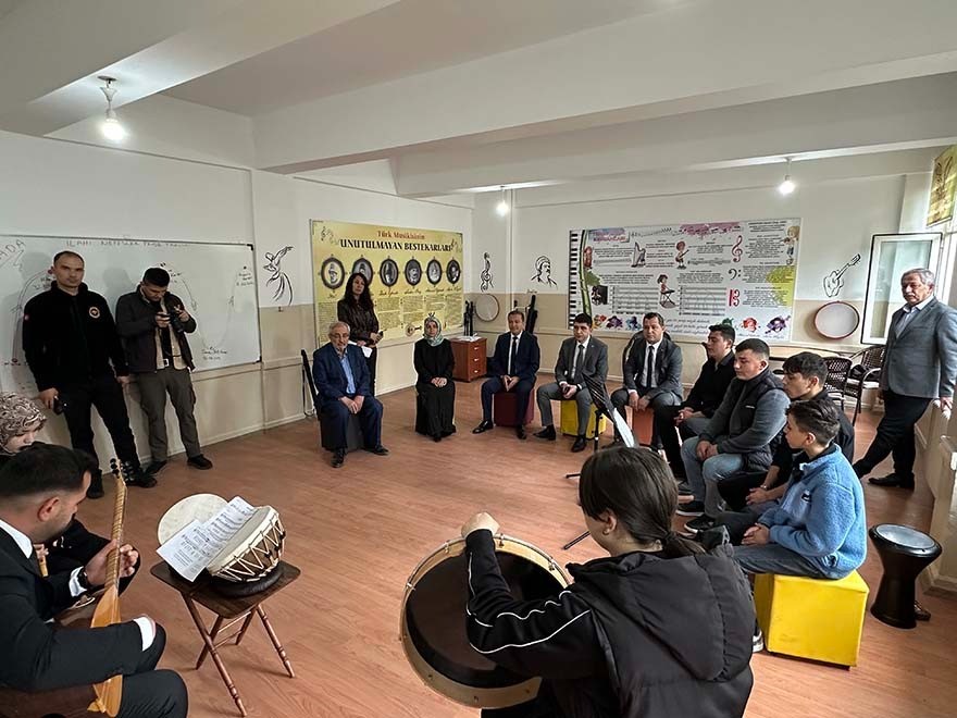 Alaçam’da fen ve sosyal bilimler programı sınıfı açıldı
