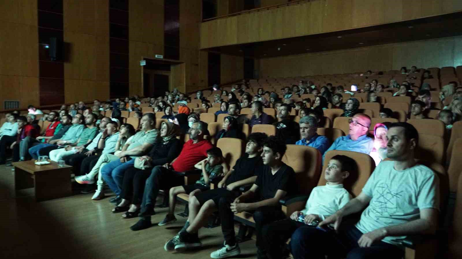 Kahramanmaraş&rsquo;ta engelleri aşan perde
