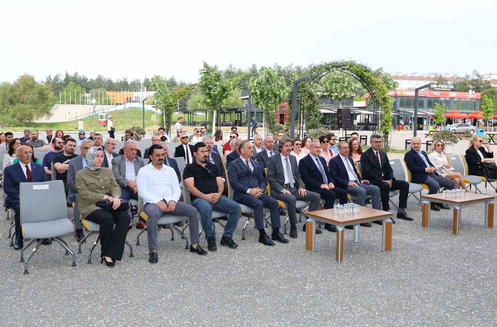Uludağ &Uuml;niversitesi&rsquo;nde kitap kurtları &ouml;d&uuml;llendirildi
