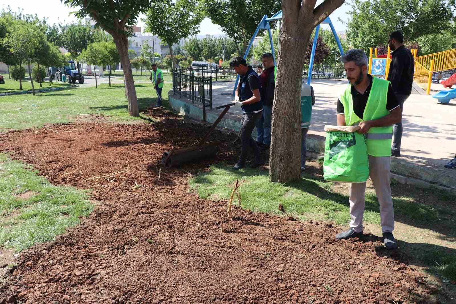 Parklar yaz mevsimine hazırlanıyor
