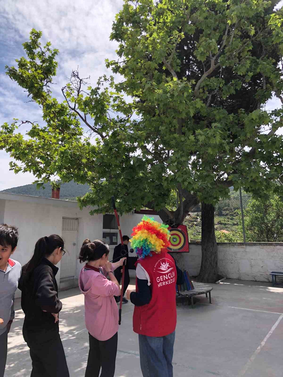 Kavaklıdere&rsquo;de g&ouml;n&uuml;ll&uuml; gen&ccedil;lerden anlamlı etkinlik
