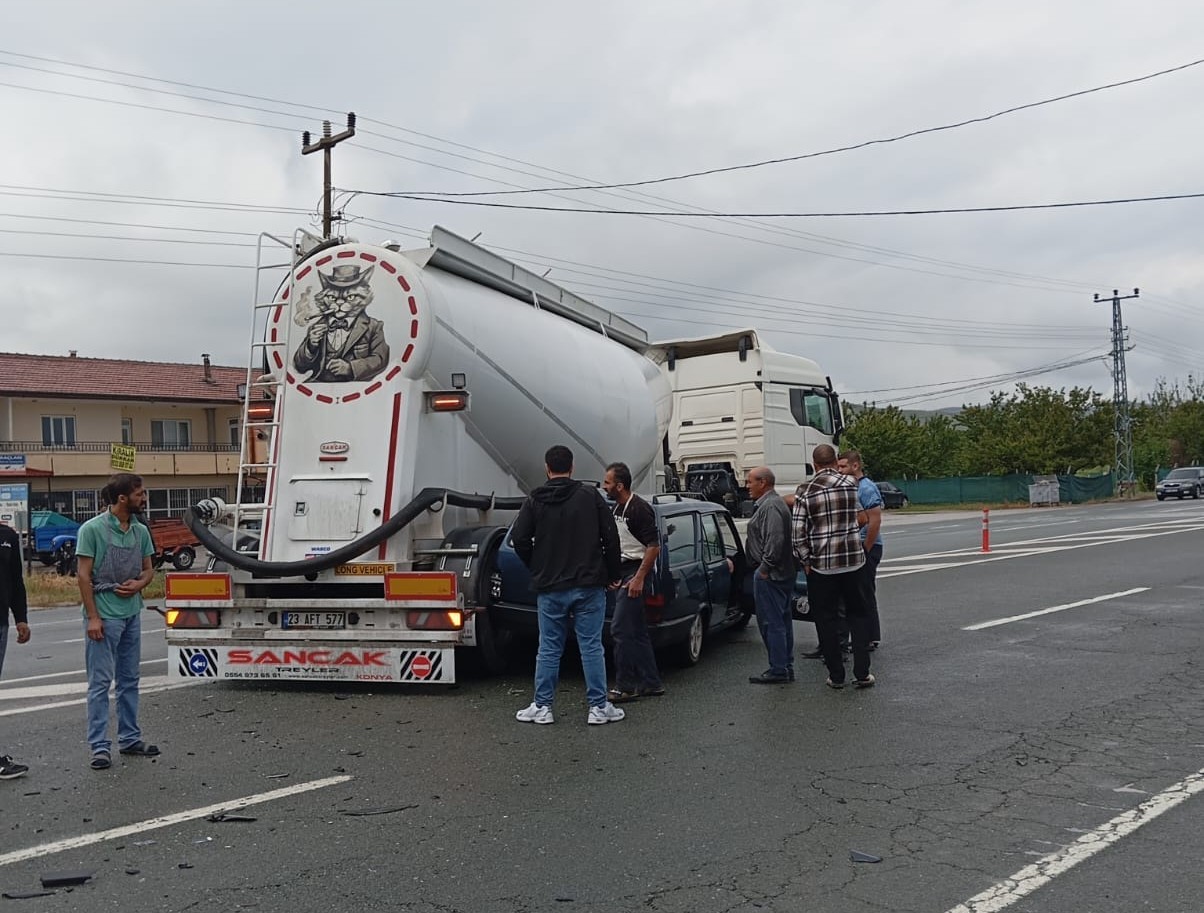 Malatya&rsquo;da silobas ile otomobil &ccedil;arpıştı: 1 yaralı
