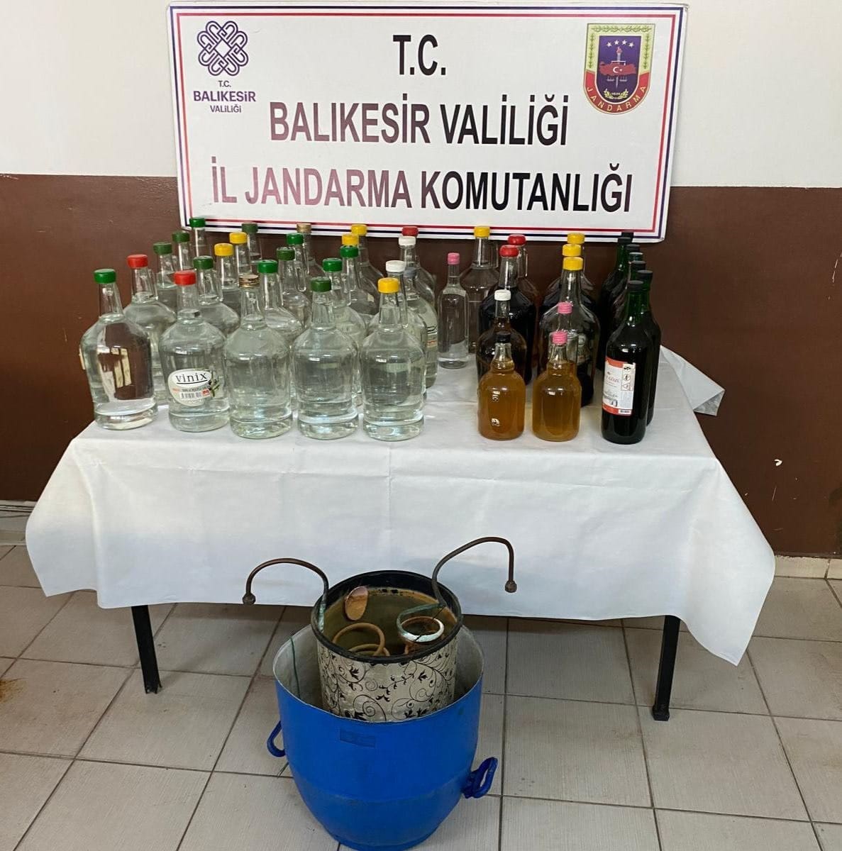 Balıkesir&rsquo;de jandarmadan organize su&ccedil;lara karşı geniş &ccedil;aplı operasyon
