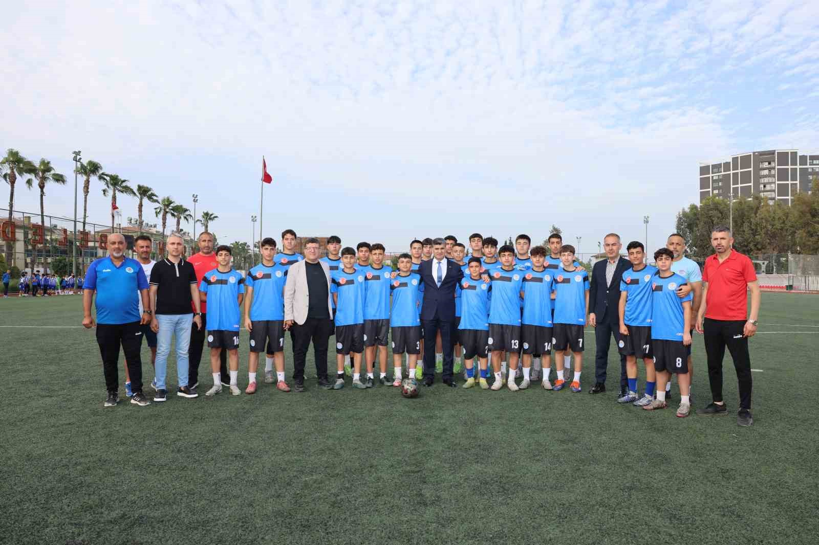 Akdeniz Belediyesi Futbol Takımı Türkiye Şampiyonasına gidiyor
