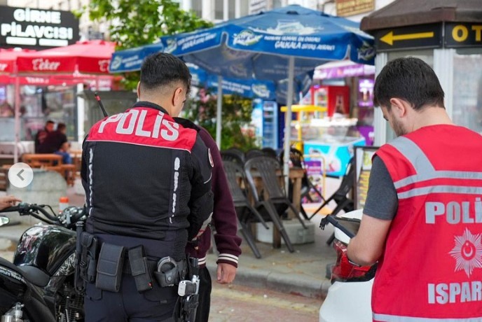 Isparta&rsquo;da okul &ccedil;evresi denetimi: 25 araca ceza
