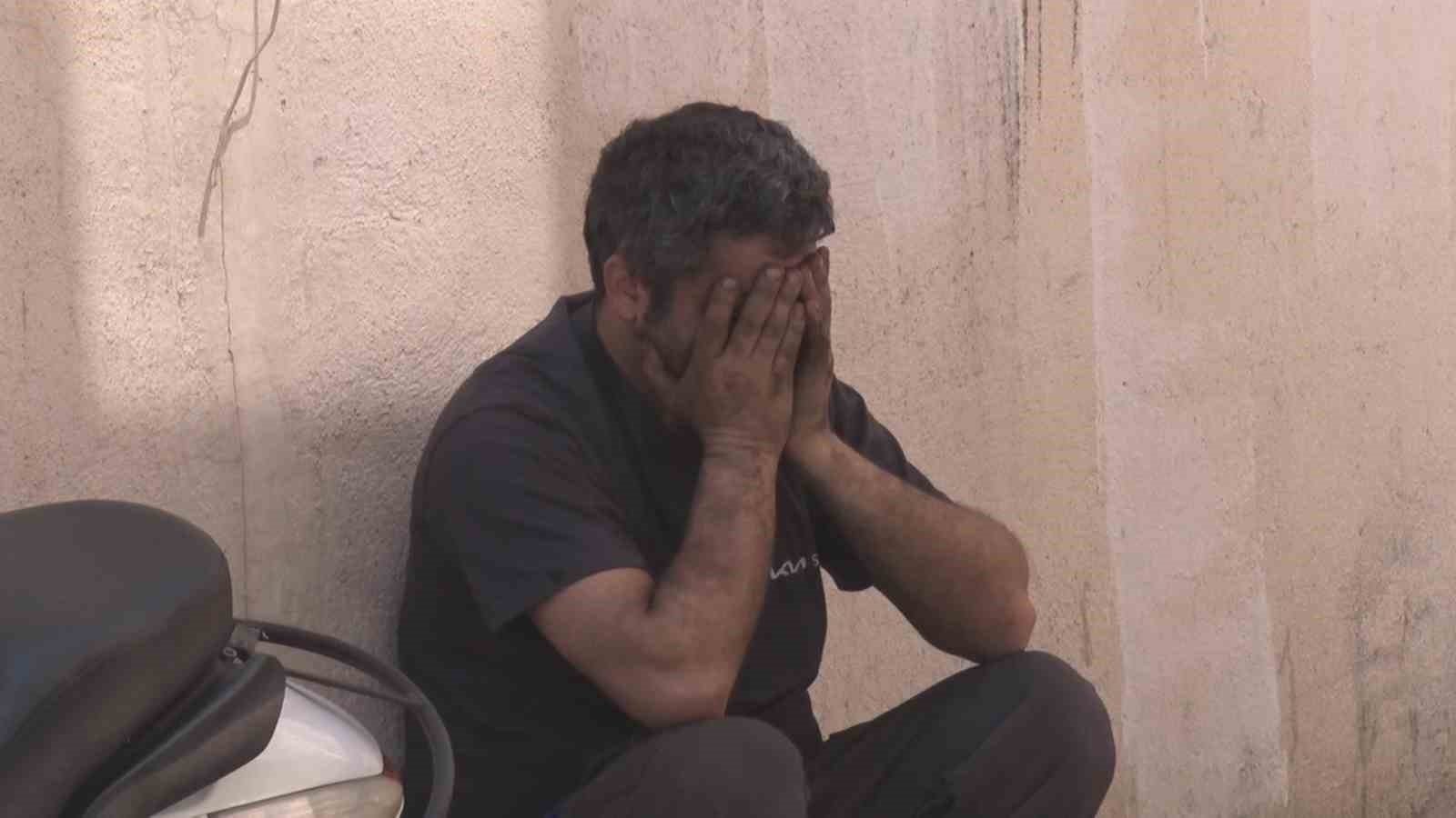 Ataşehir’de tamirhanede otomobil alev alev yandı, dükkan sahibi gözyaşlarına boğuldu