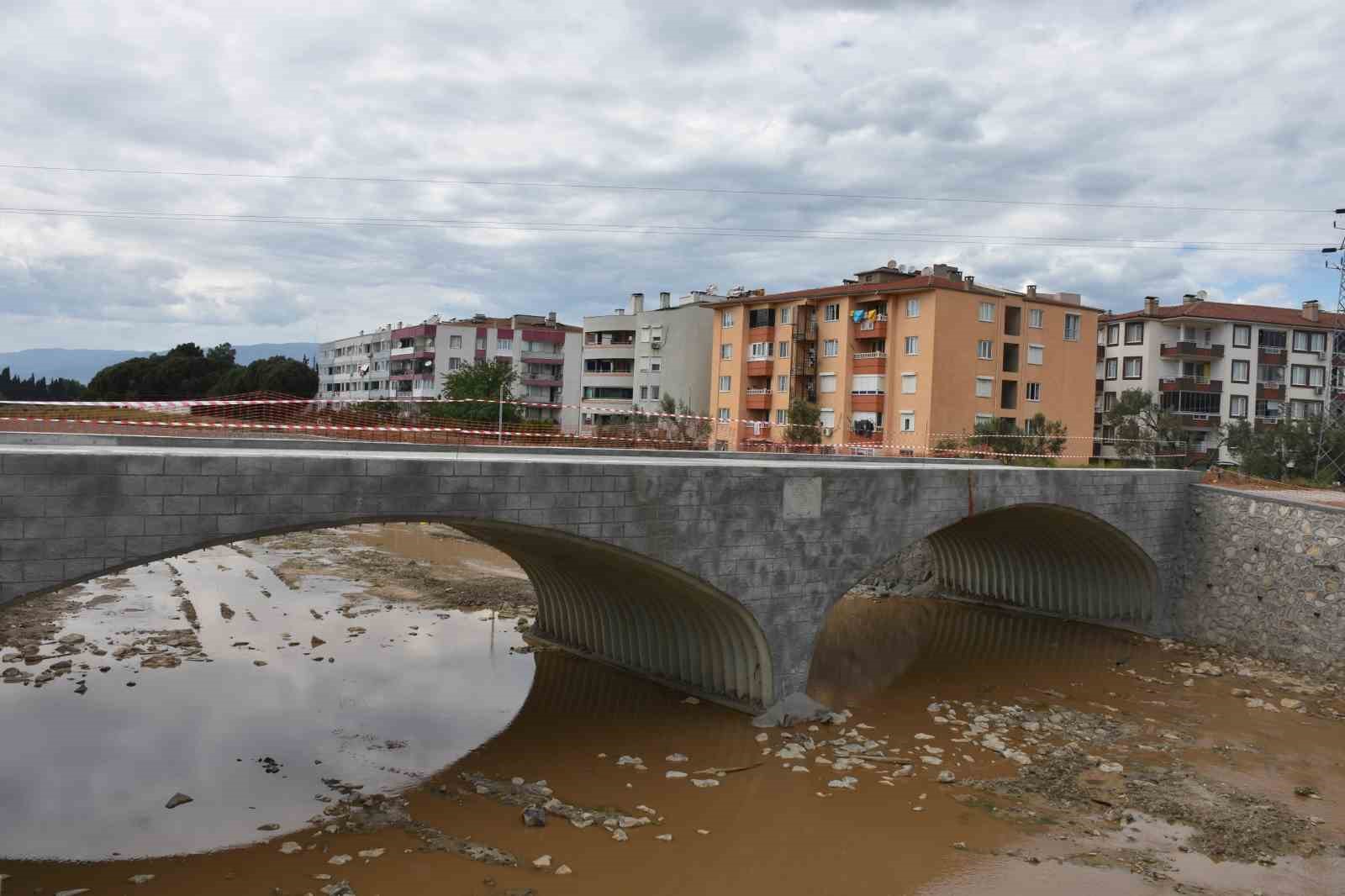 Edremit&rsquo;te yeni k&ouml;pr&uuml; yatırımı tamamlanma aşamasına geldi
