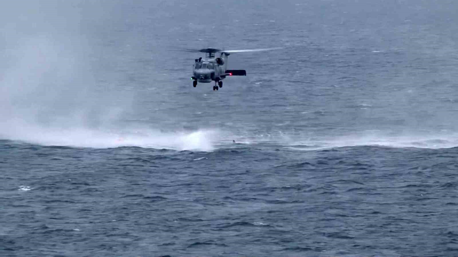 Antalya’da tatbikat kapsamında uçuş faaliyeti icra eden helikopter denize acil iniş yaptı