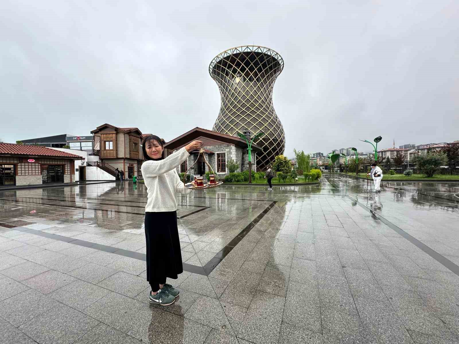 Japonyalı ‘Türk Çayı Demleme Ustası’ Rize’de çay demledi