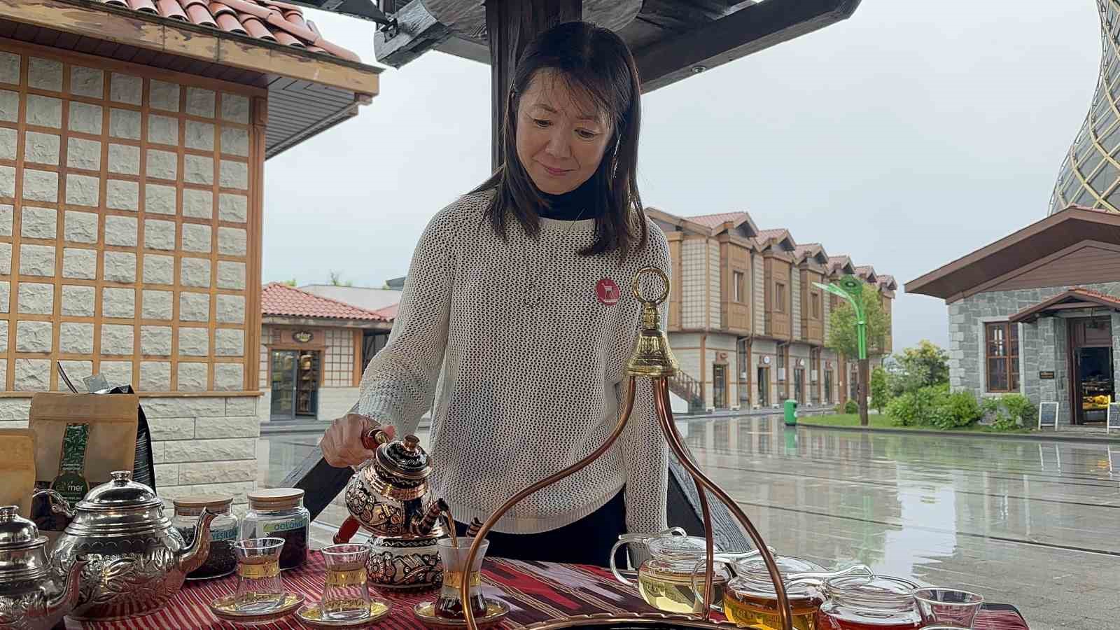 Japonyalı &lsquo;T&uuml;rk &Ccedil;ayı Demleme Ustası&rsquo; Rize&rsquo;de &ccedil;ay demledi
