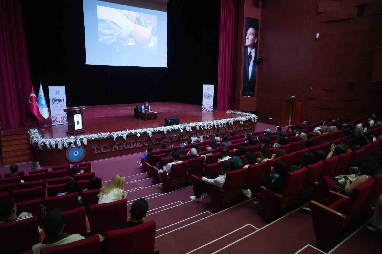 Coşkun Aral, gen&ccedil; iletişimcilere deneyimlerini aktardı
