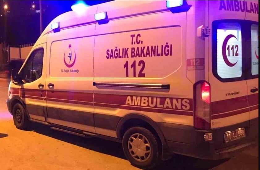 Motosiklet ile otomobil çarpıştı: 1 yaralı