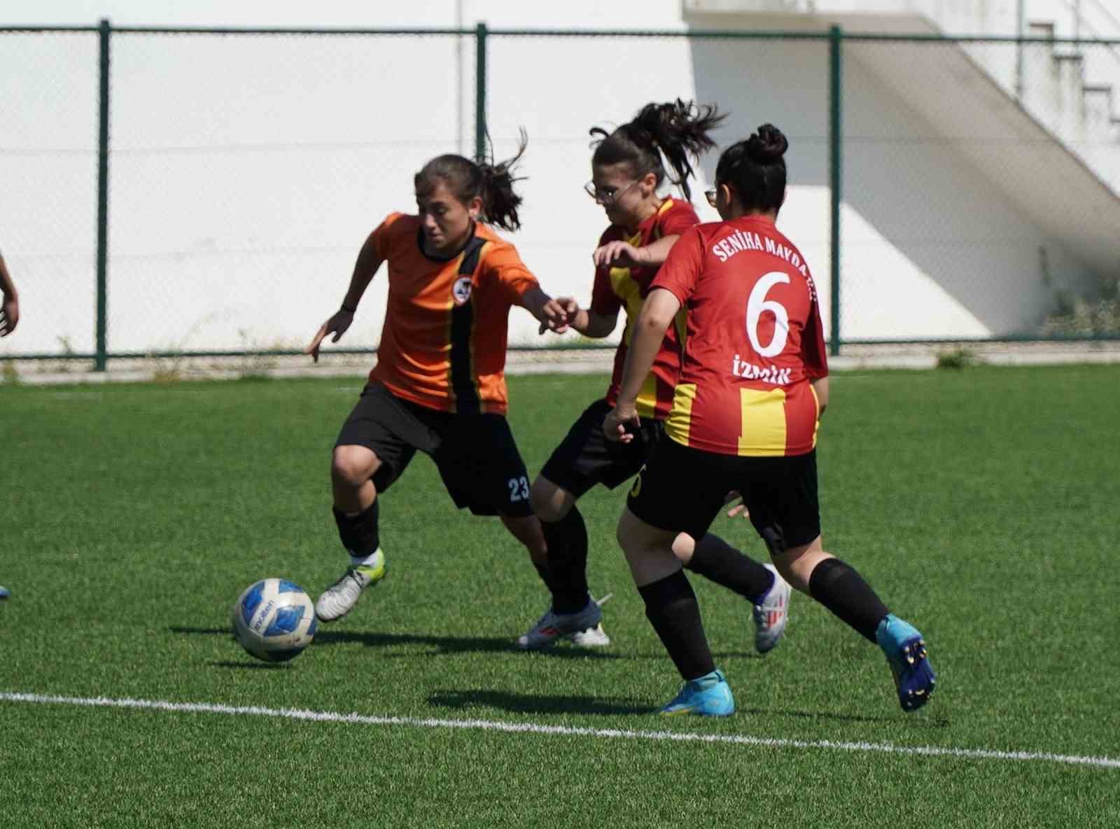 Okul Sporları Futbol Yıldızlar Türkiye Yarı Finalleri Manisa’da başladı