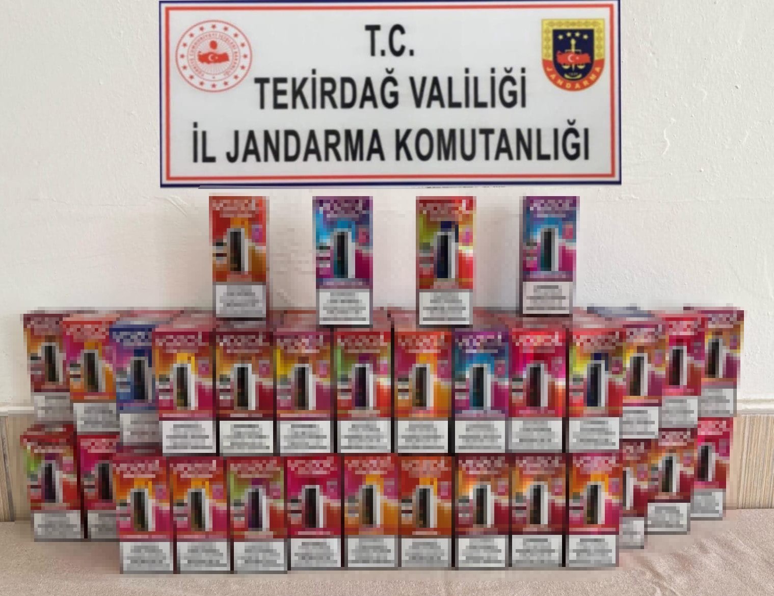 Tekirdağ&rsquo;da jandarmadan ruhsatsız silah ve ka&ccedil;ak &uuml;r&uuml;n operasyonu
