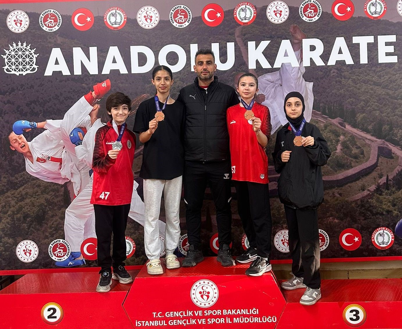 Körfez’in karatecileri madalyasız dönmüyor
