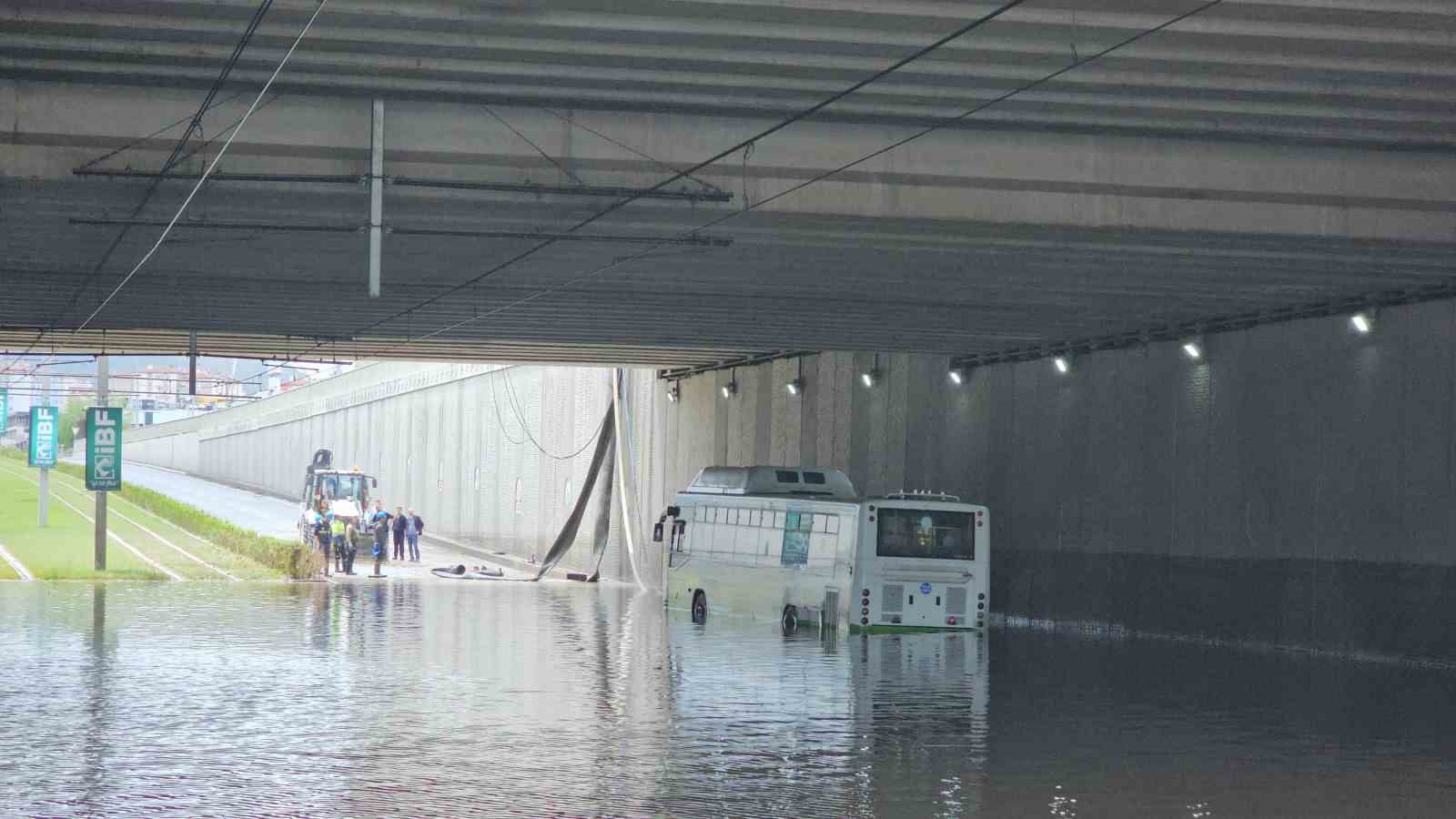 Kayseri’de sağanağın etkisi gün ağarınca ortaya çıktı
