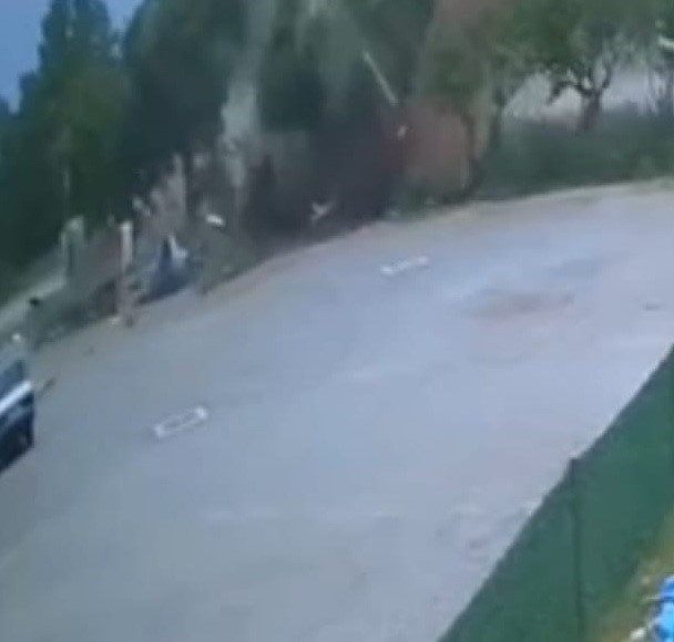 &Ccedil;anakkale&rsquo;de 8 kişinin hayatını kaybettiği feci kaza anı kamerada
