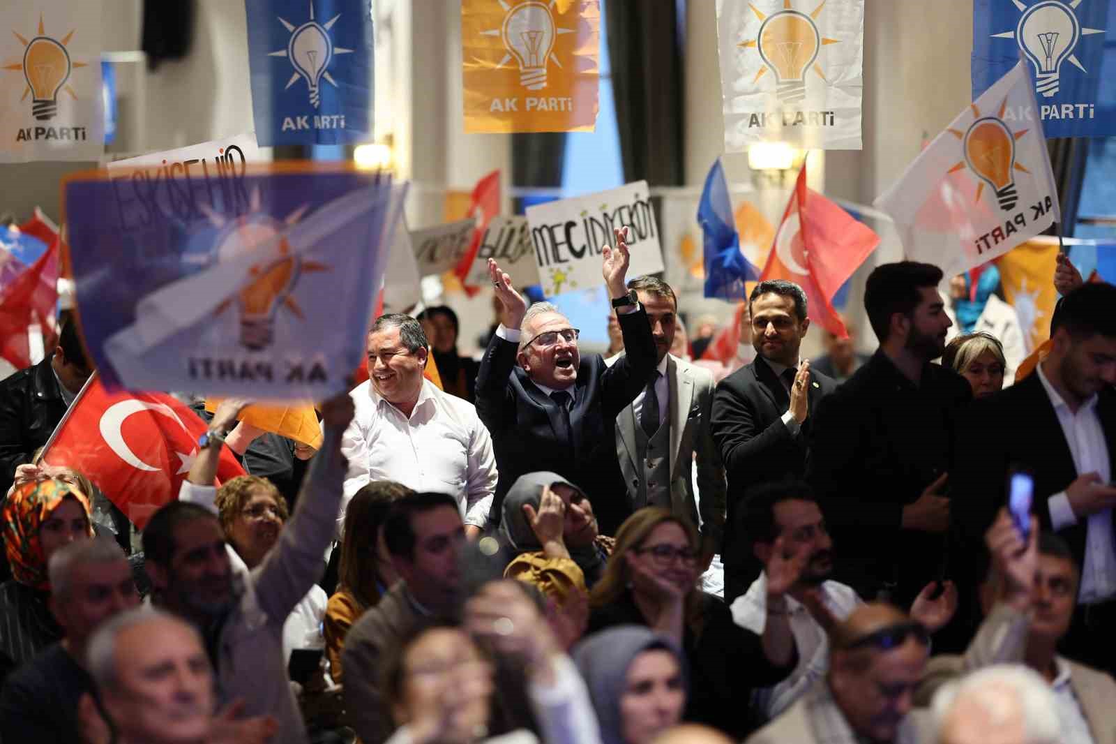 AK Parti İstanbul&rsquo;dan il&ccedil;e il&ccedil;e danışma meclisleri
