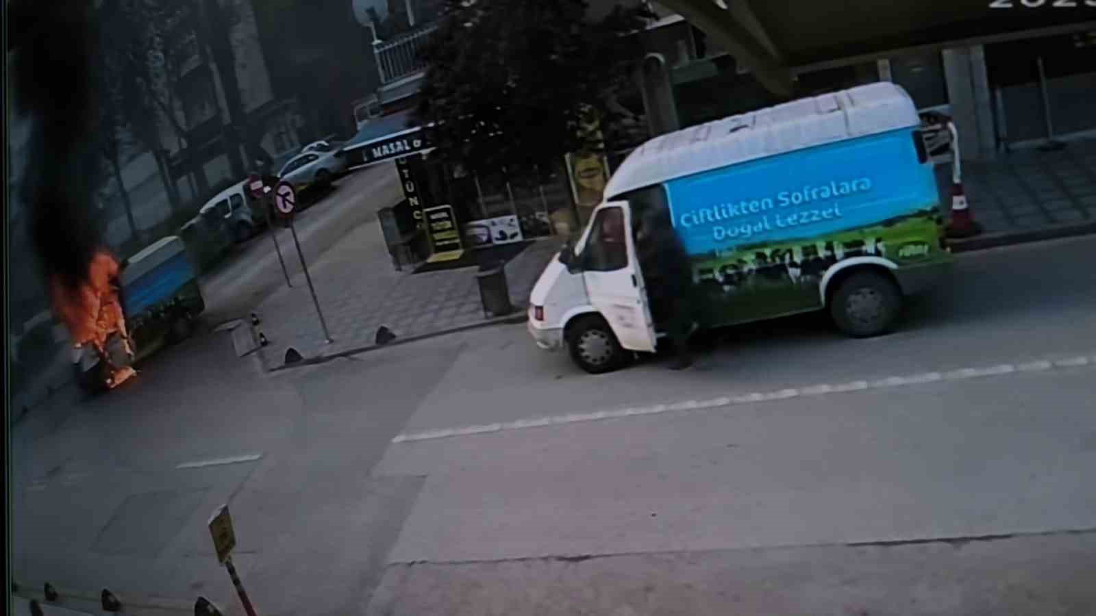 Vites kutusu arızalanan kamyonet alev alev yandı