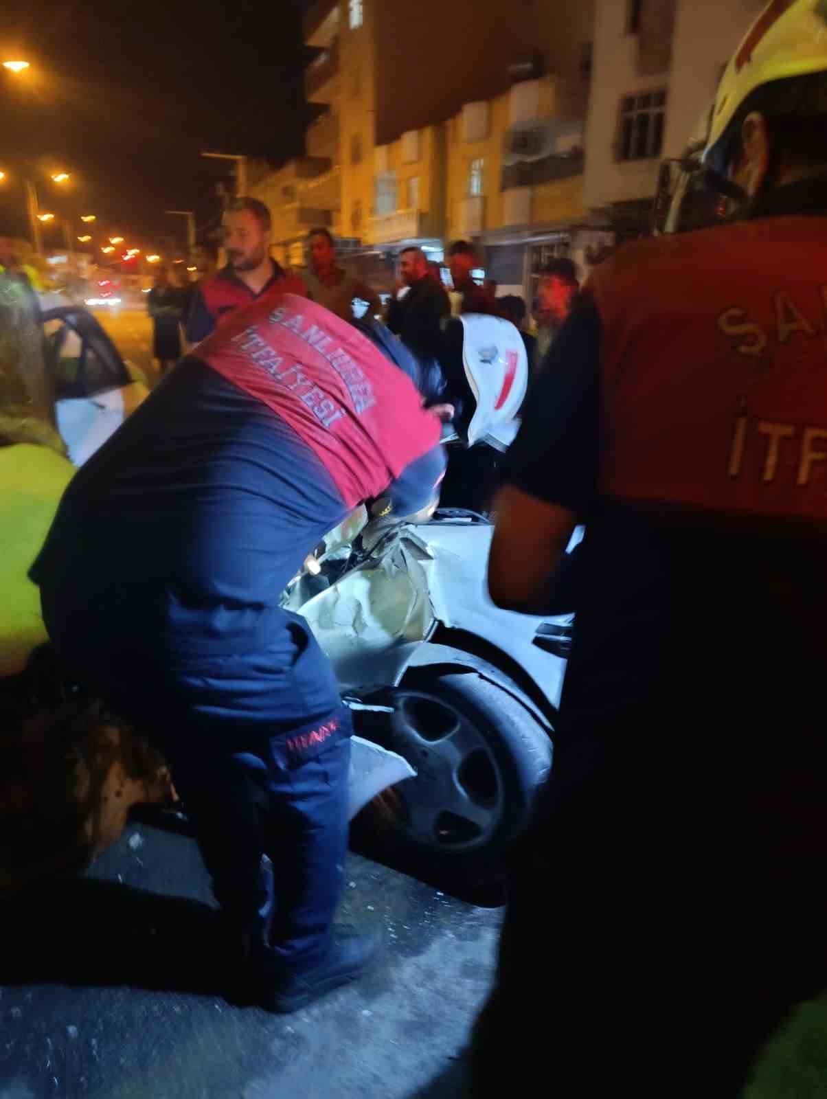 Şanlıurfa&rsquo;da otomobiller &ccedil;arpıştı: 1 &ouml;l&uuml;, 2 yaralı
