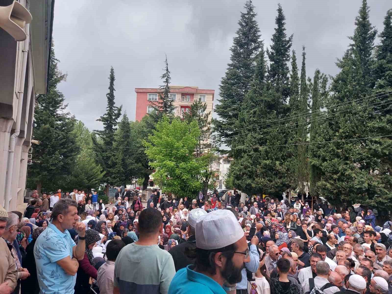 Gediz’den hacı adayları dualarla kutsal topraklara uğurlandı