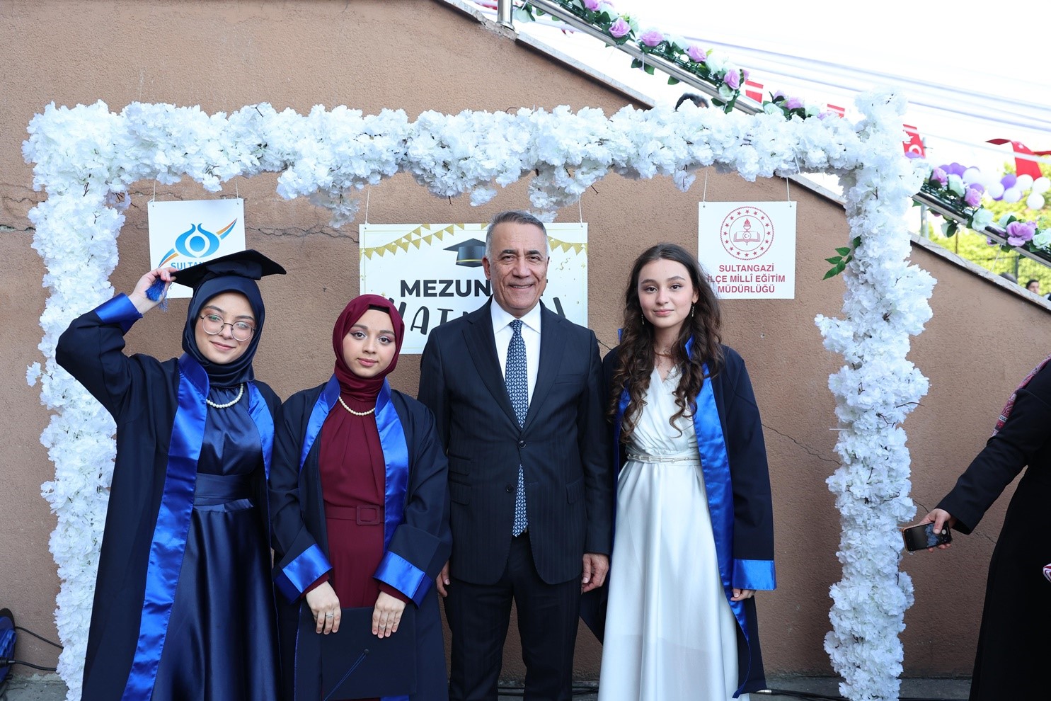 Sultangazili Gençlerin mezuniyet heyecanı
