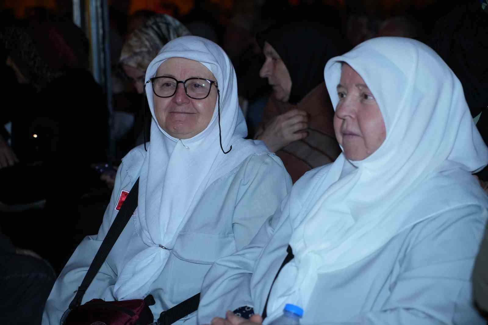 Edirne’de 76 kişilik hac kafilesi dualarla uğurlandı
