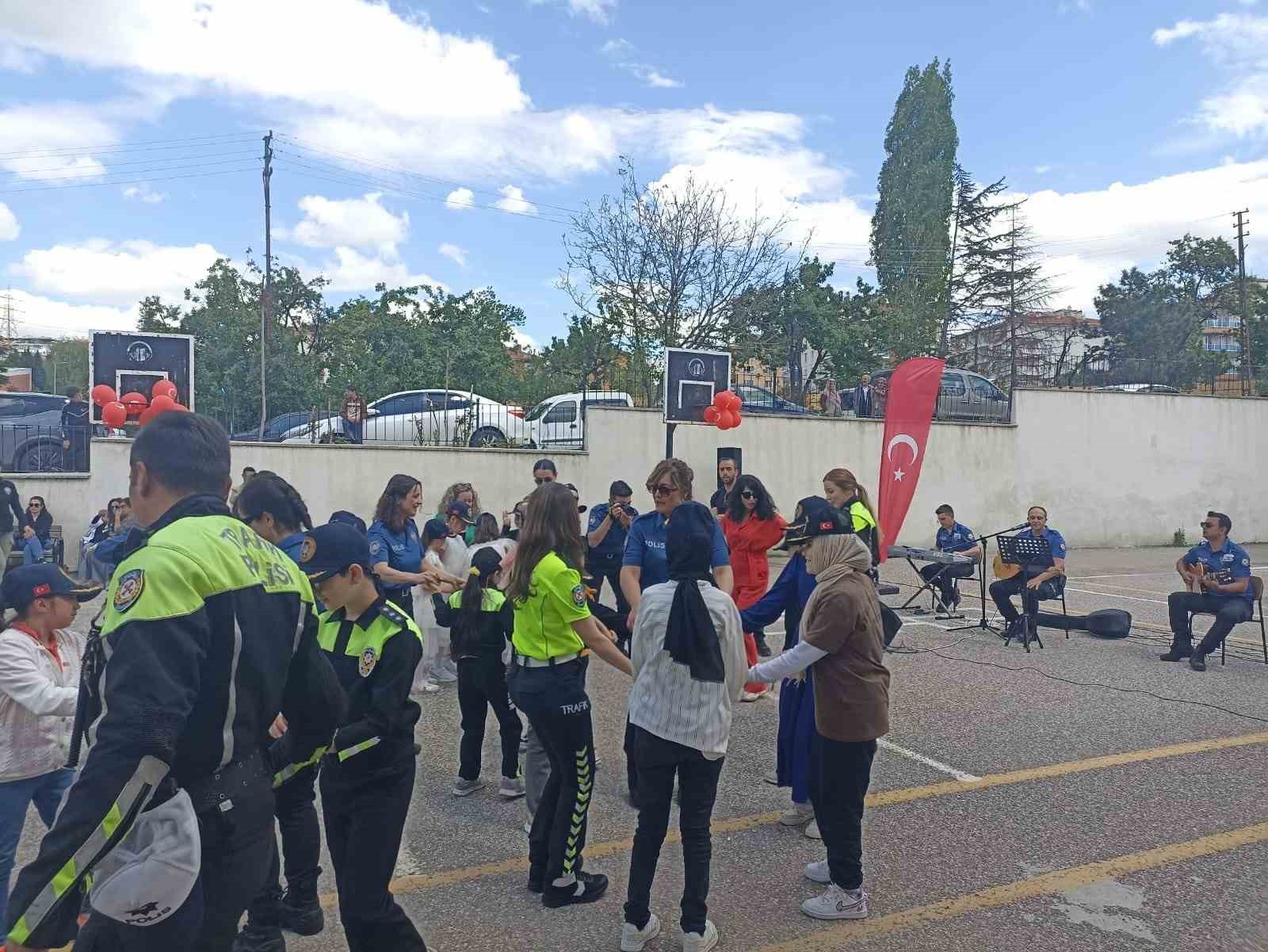 ‘Göreneller Görme Engelli Okulu’nda EGM tarafından miniklere etkinlik düzenlendi
