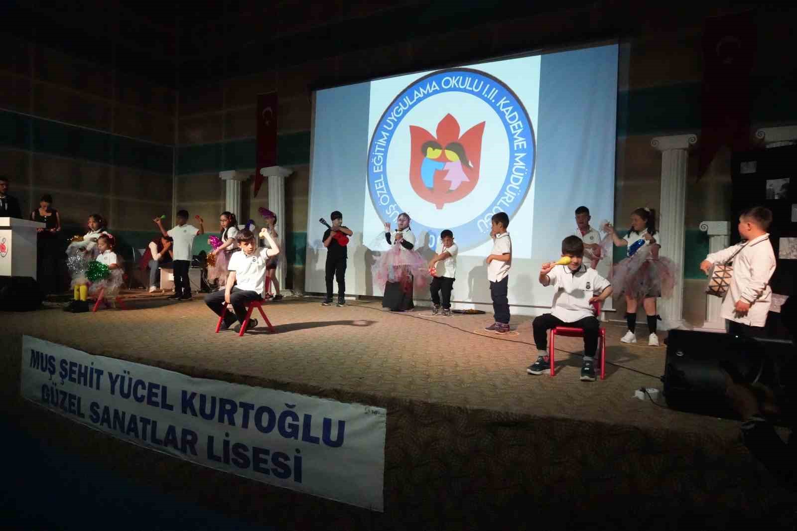 Muş’ta özel öğrencilerin gösterisi büyük beğeni topladı