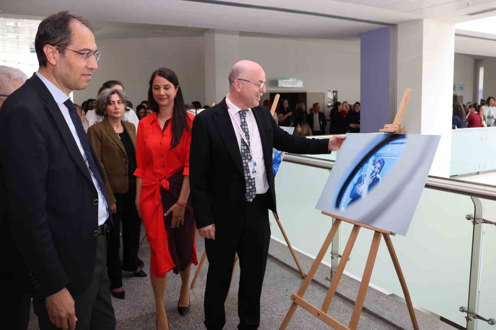 Sağlık &ccedil;alışanlarının g&ouml;z&uuml;nden ebeler ve hemşireler objektiflere yansıdı
