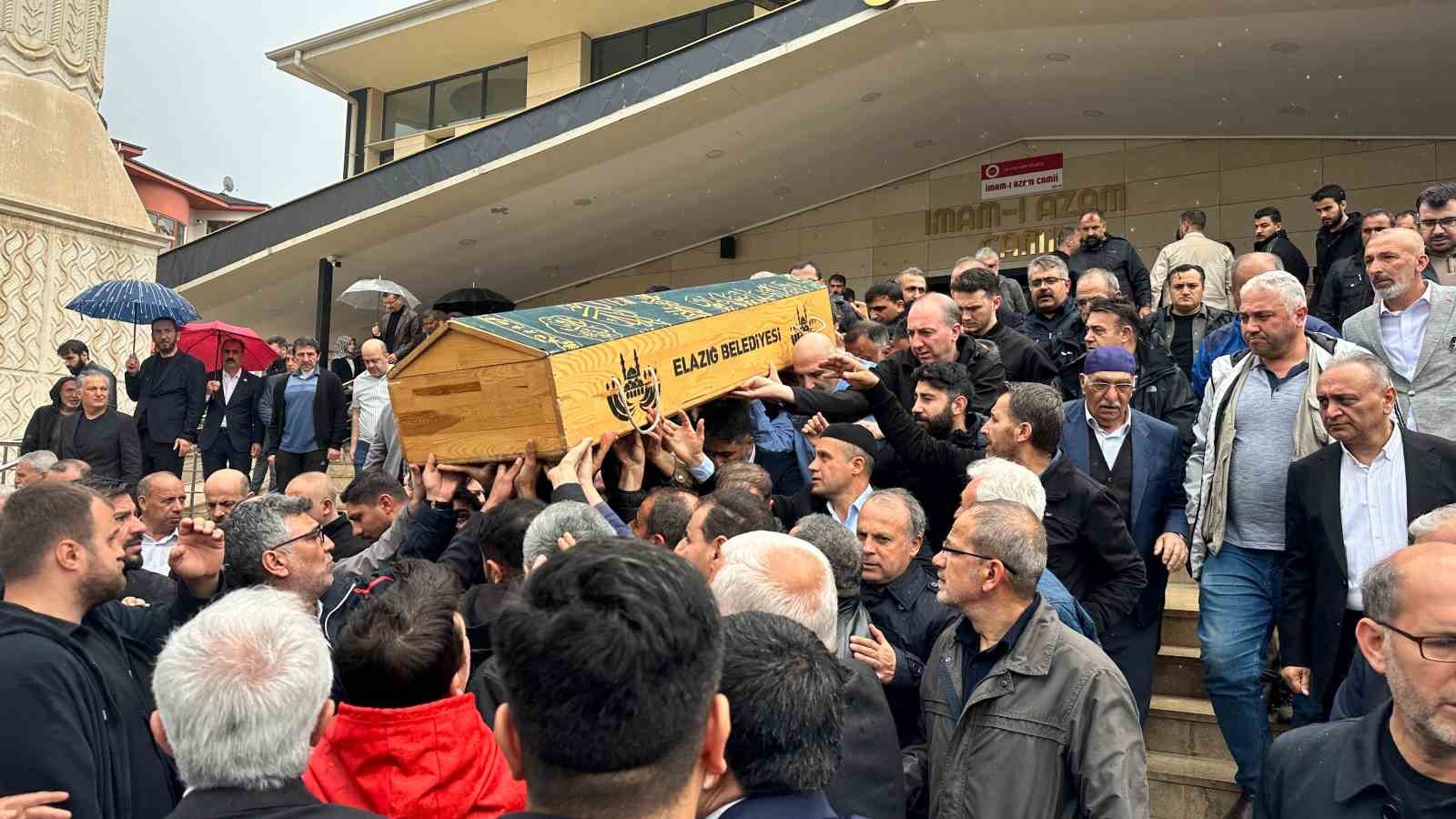 Gazeteci Arif &Ccedil;akmak son yolculuğuna uğurlandı
