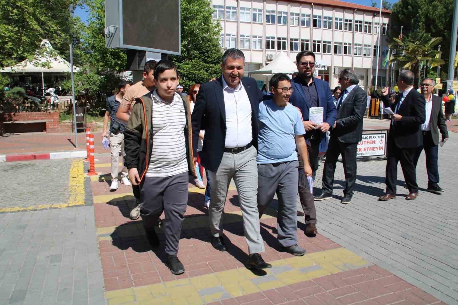 Gediz’de Engelliler Haftası farkındalık standıyla başladı