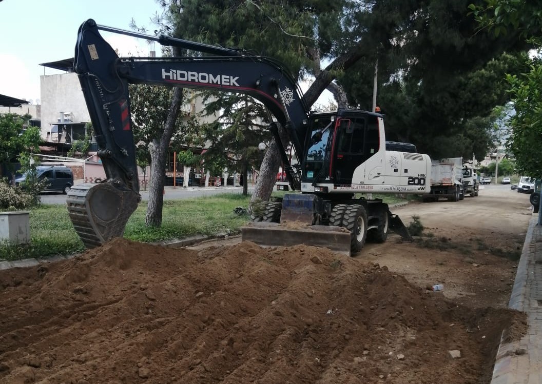 Oda mezar kontrollü bir şekilde kapatıldı, yol çalışmaları tekrar başladı