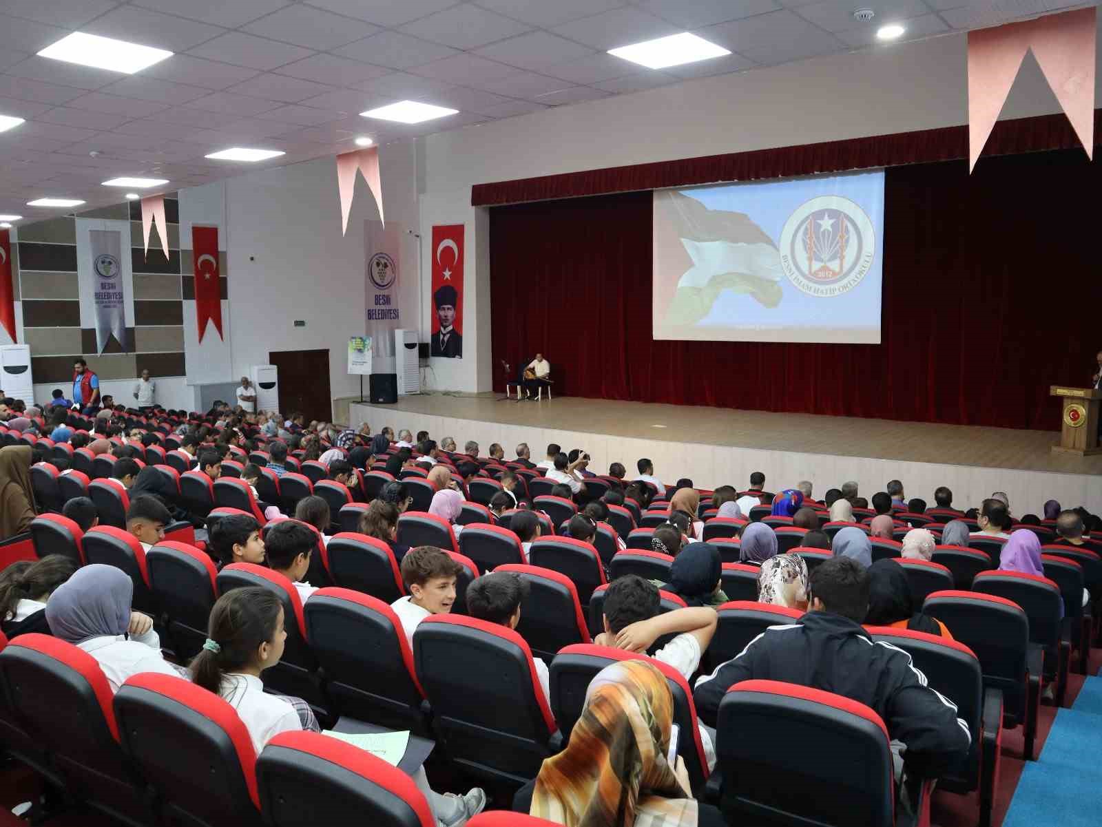 Besni İmam Hatip Ortaokulu&rsquo;ndan Kud&uuml;s temalı şiir dinletisi
