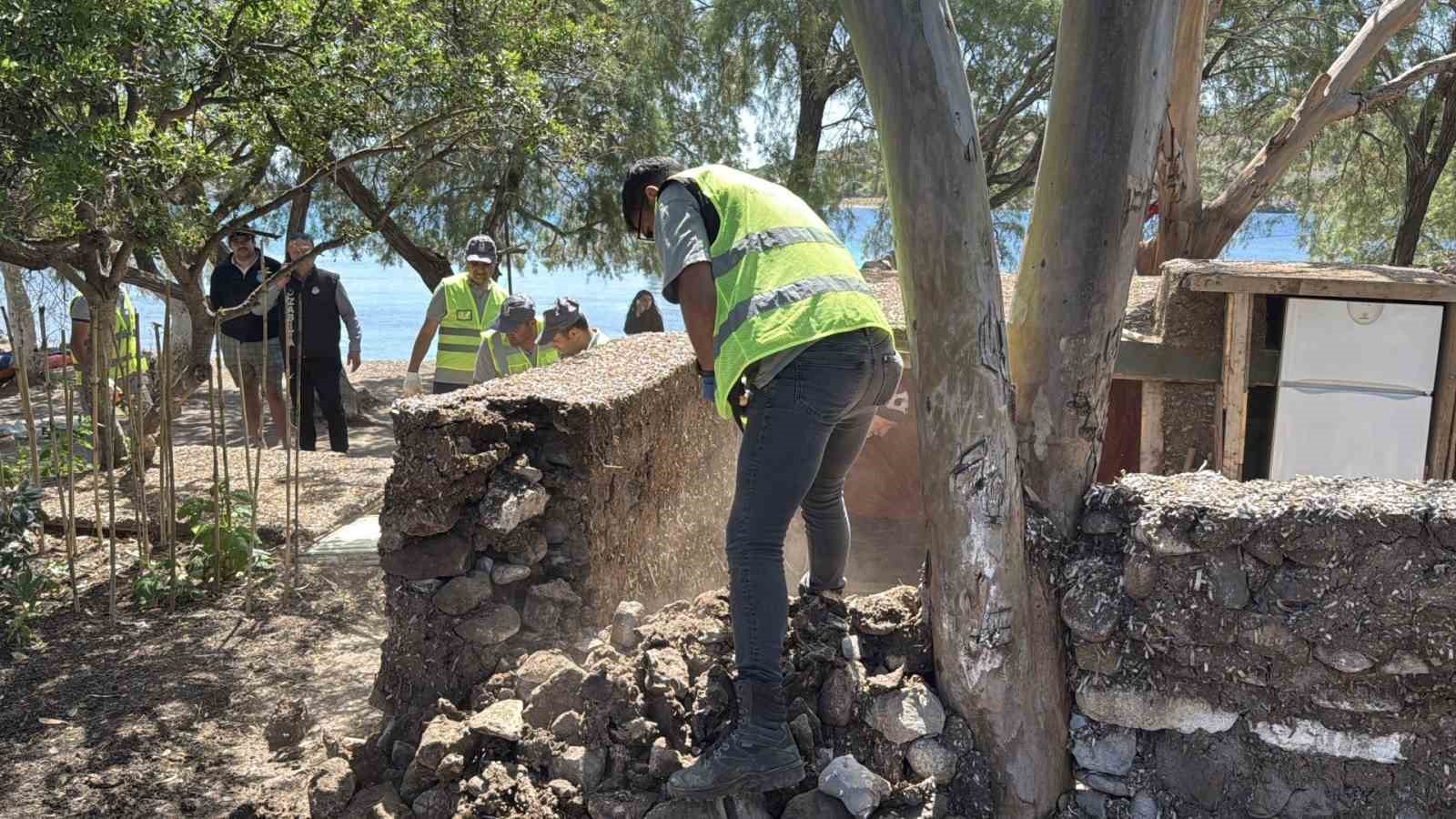 Bodrum Adaboğazı&rsquo;na ka&ccedil;ak yapı operasyonu
