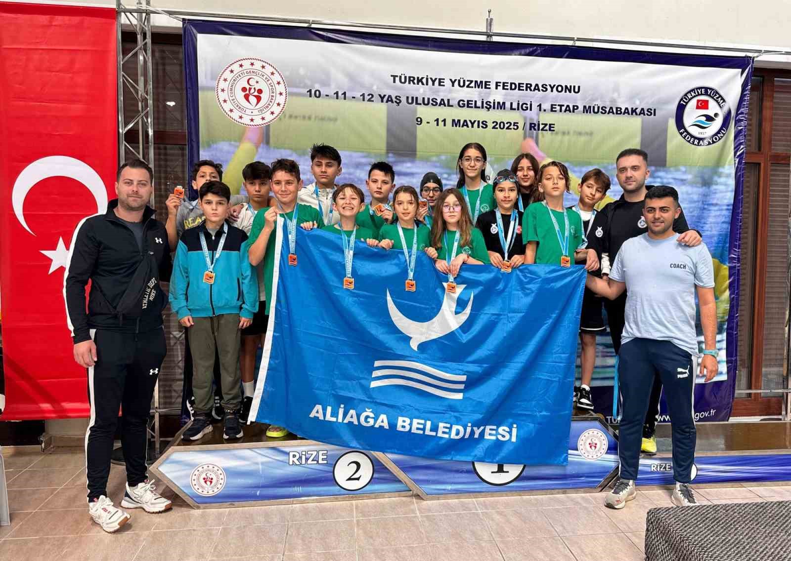 Aliağalı yüzücüler Rize’den 16 madalya ile döndü