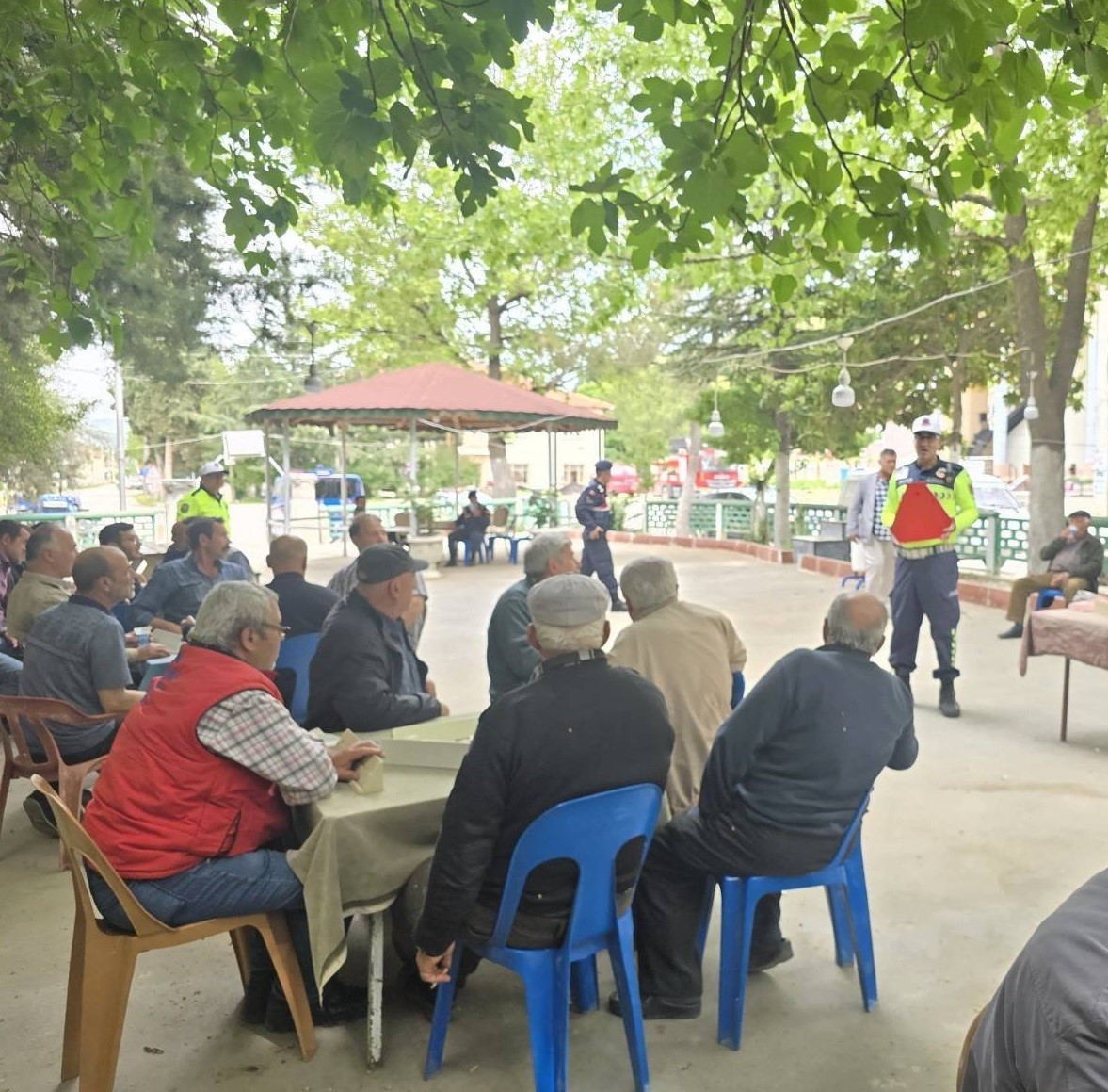 Burdur&rsquo;da jandarmadan yetişkinlere trafik eğitimi: 2 bin 847 kişiye ulaşıldı
