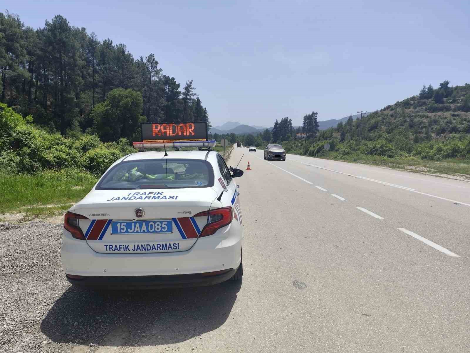 Burdur’da trafik denetimlerinde 7 bin 462 araç kontrol edildi
