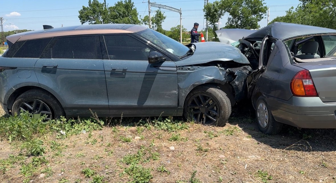 Balıkesir’de cip ile otomobil çarpıştı: 1 ölü, 2 yaralı