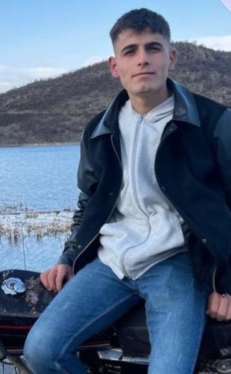 Devrilen trakt&ouml;r&uuml;n altında hayatını kaybetti
