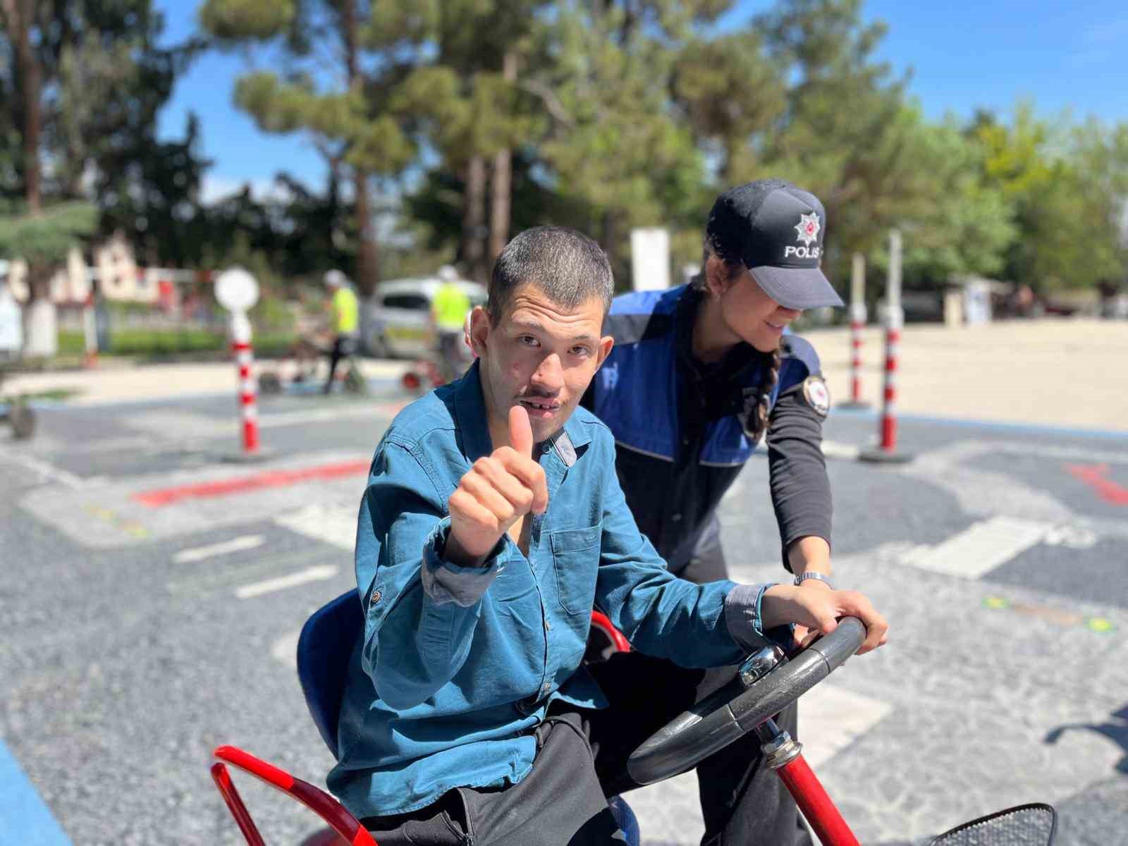 Trafik eğitimiyle hem öğrendiler hem eğlendiler
