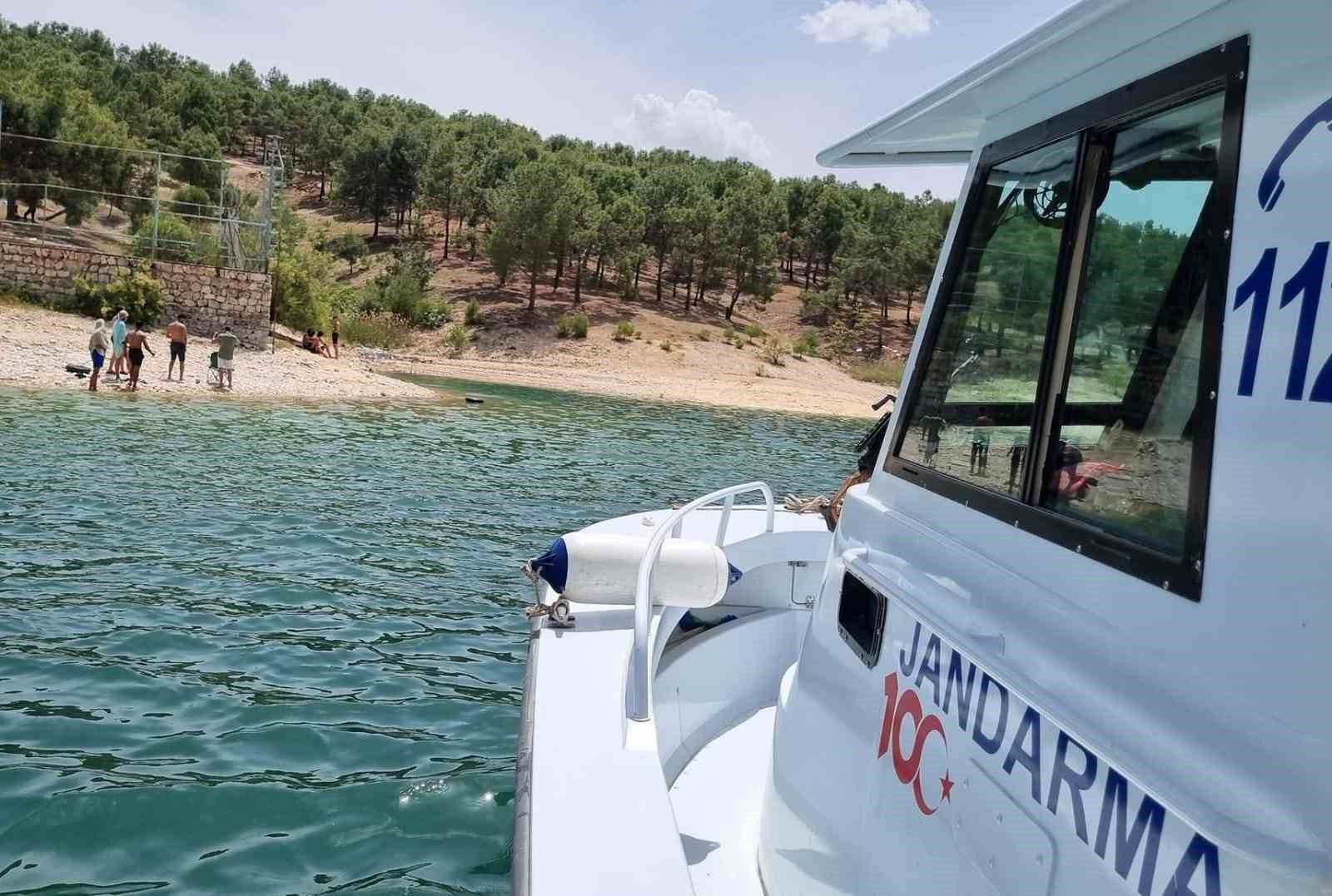 Suda yüzen 32 kişiye 94 bin lira ceza kesildi