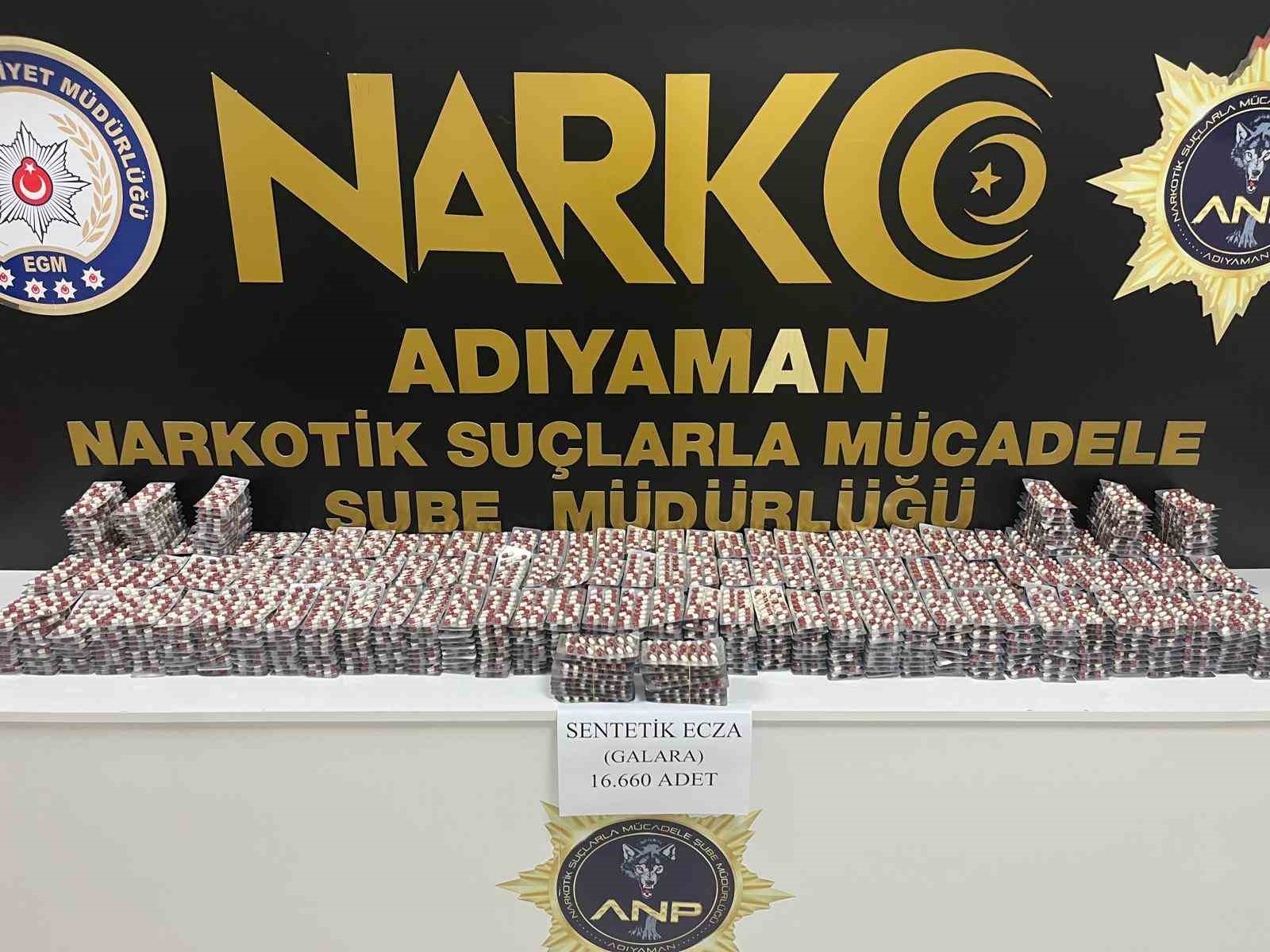 Zehir tacirleri polisten ka&ccedil;amadı
