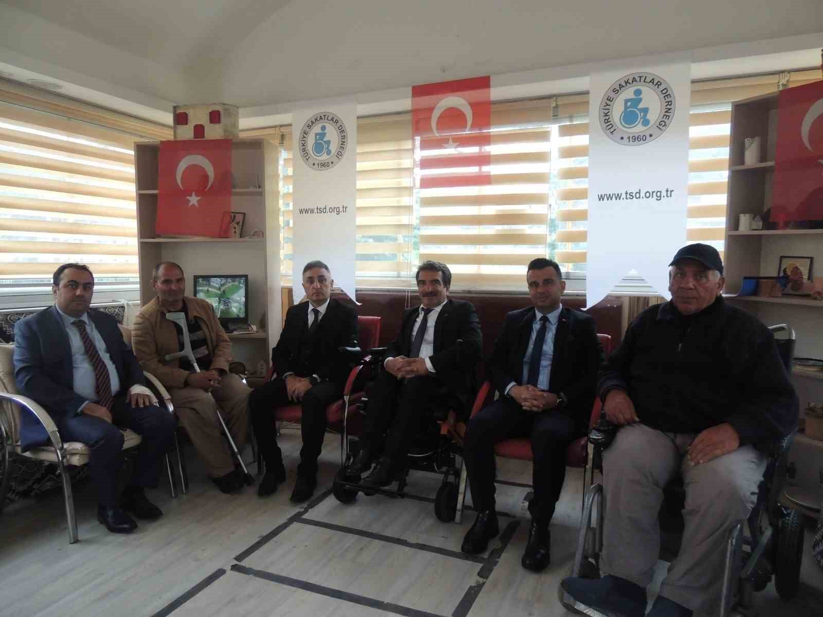 Engelli bireyler i&ccedil;in iş birliği ve destek mesajı
