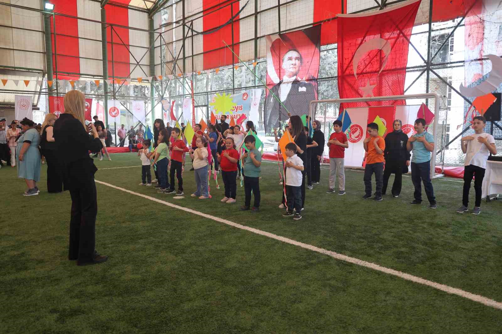 Depremzede engelliler doyasıya eğlendi