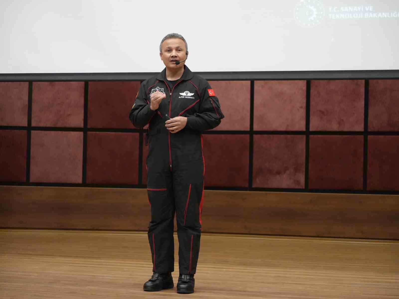 Astronot Alper Gezeravcı: "Uzay alanında ciddi çalışmaların altına imza atmış milletlerden biriyiz"