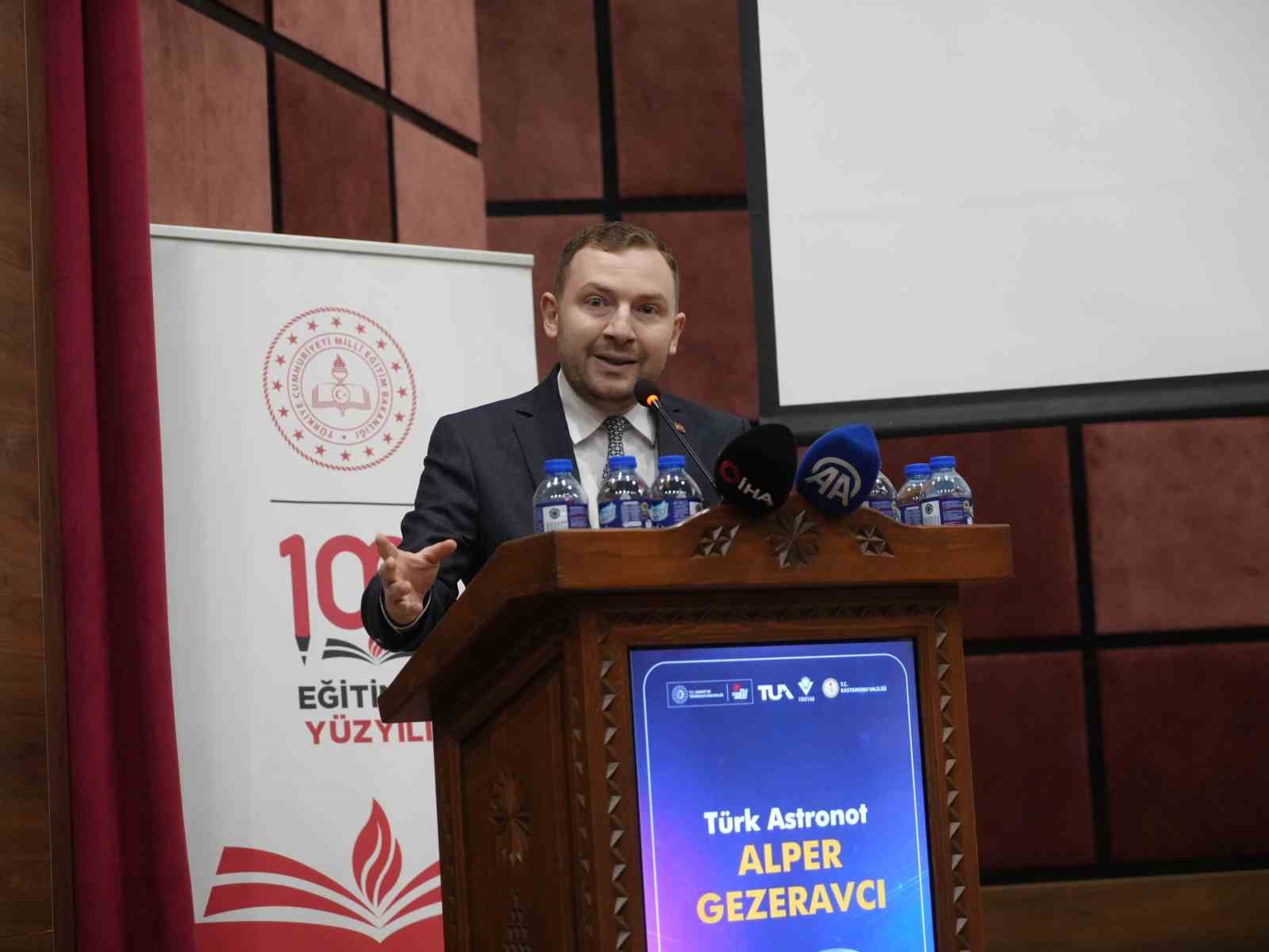 Astronot Alper Gezeravcı: "Uzay alanında ciddi çalışmaların altına imza atmış milletlerden biriyiz"
