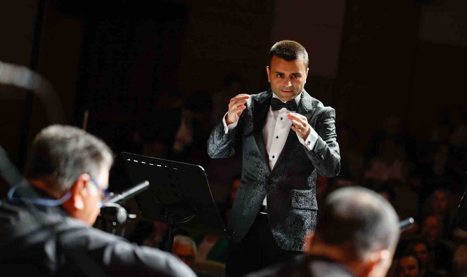 Amatör sanatçılardan Mersinlilere Türk Sanat Müziği ziyafeti