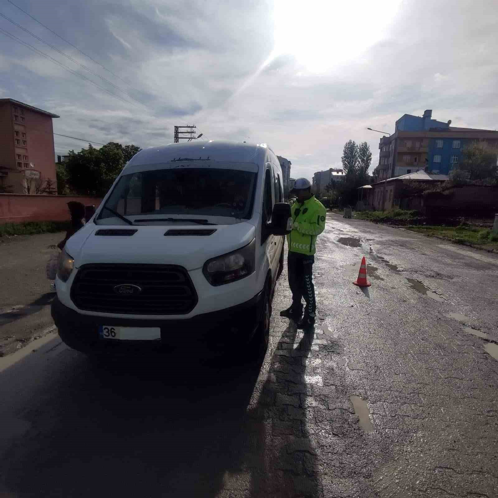 Kars&rsquo;ta &ouml;ğrenci servisleri denetleniyor
