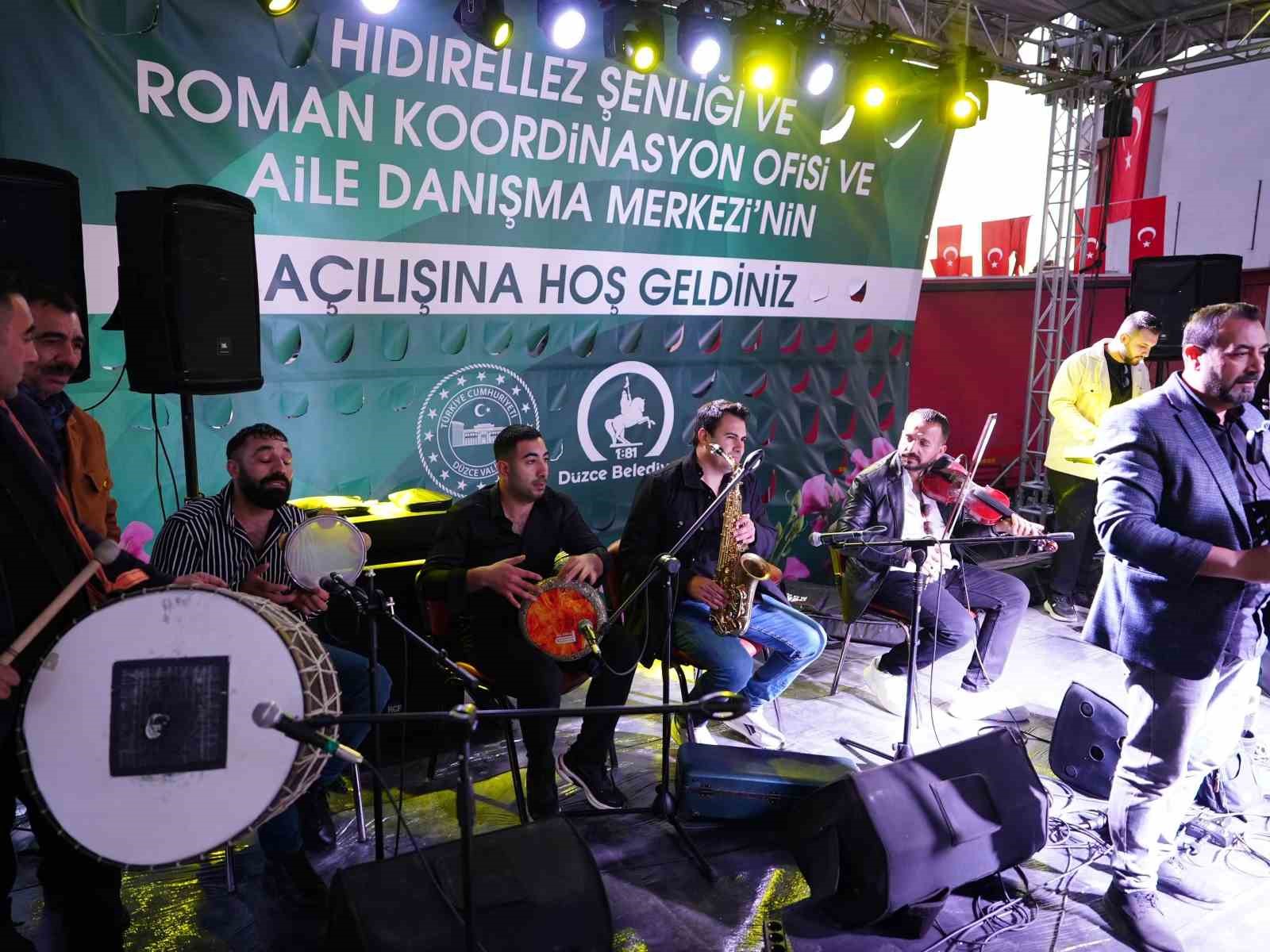 Romanlar Hıdırıllezi kutladı. konserle coştu
